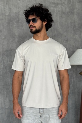 Мужская бежевая футболка 