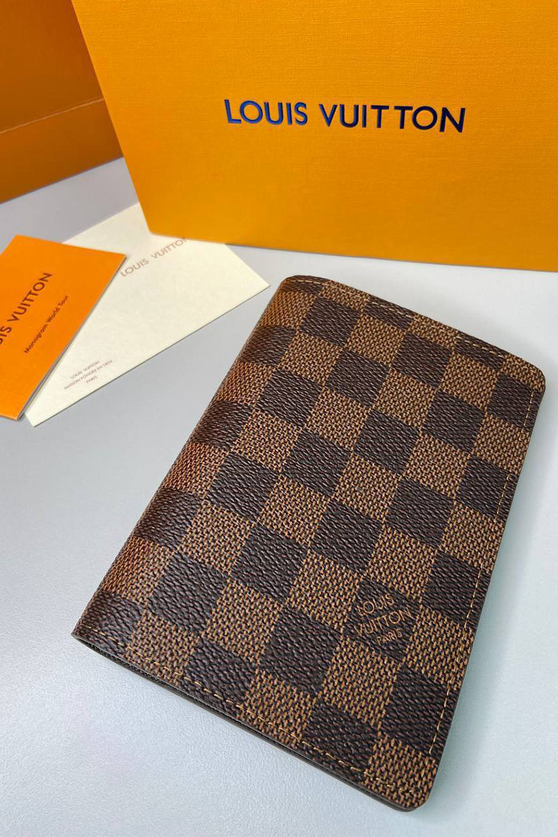 Lоuis Vuittоn Кожаная обложка для паспорта Damier Ebene 10x14 см