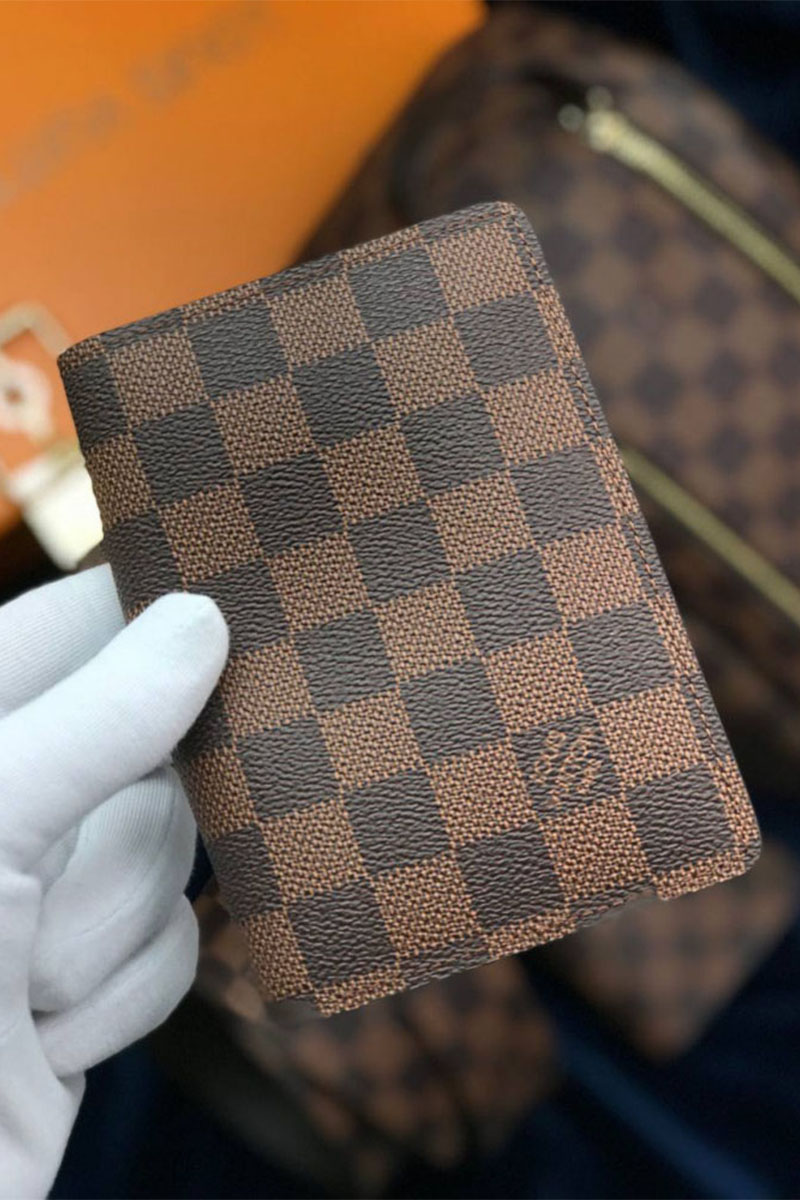 Lоuis Vuittоn Кожаная обложка для паспорта Damier Ebene 10x14 см