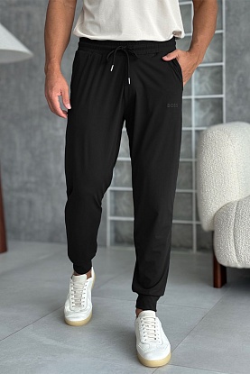 Спортивные штаны чёрного цвета