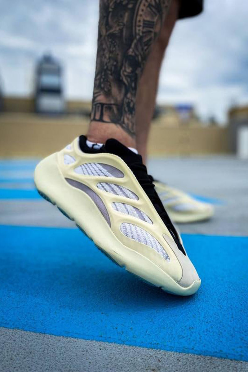 Adidas Кроссовки Yeezy Boost 700 V3 "Azael"