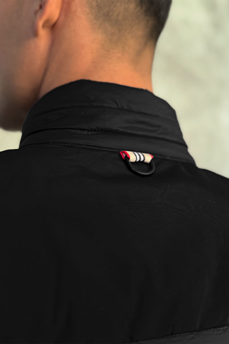 Burberry Чёрный пуховой жилет London England logo-patch