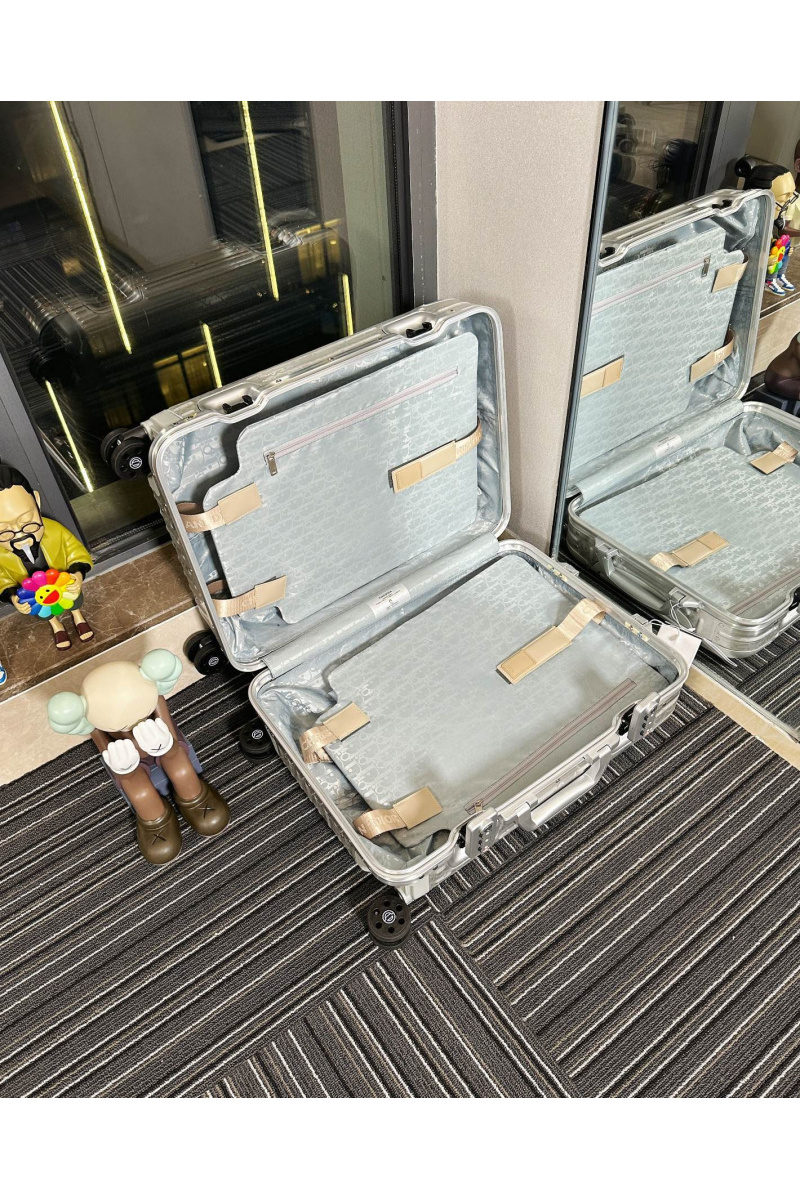 Rimowa Чемодан Aluminum S Premium 53x37x22 см