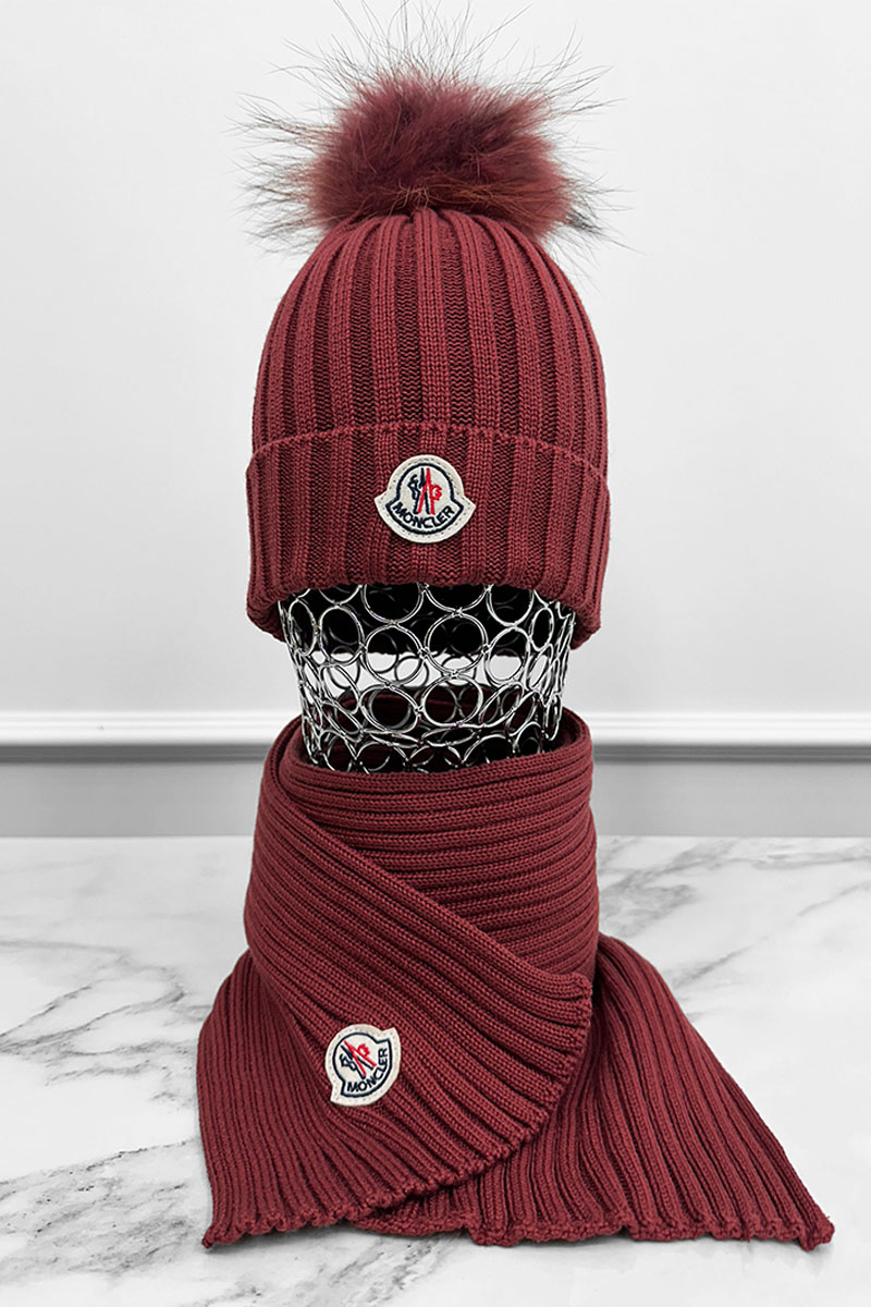 Moncler Комплект из шапки и шарфа бордового цвета logo-patch