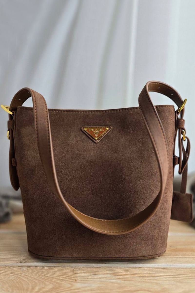 Prada Замшевая сумка Bucket 24x22 см - Brown