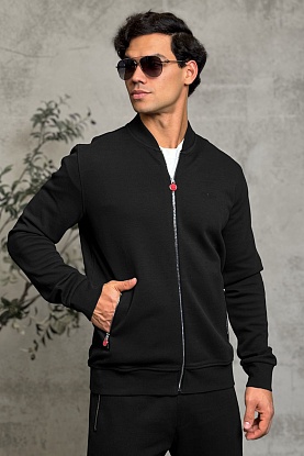 Кофта на молнии чёрного цвета
