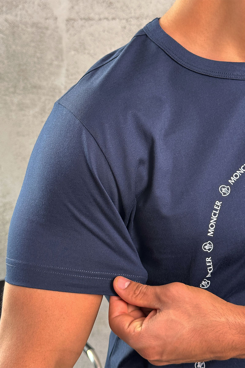 Moncler Тёмно-синяя брендовая футболка Logo Outline