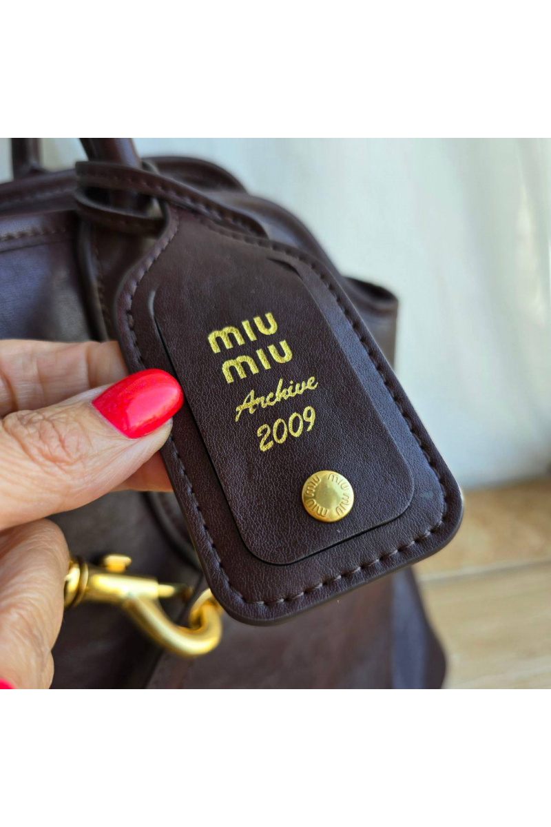 MIU MIU Женская кожаная сумка Aventure nappa 42x29 см - Brown