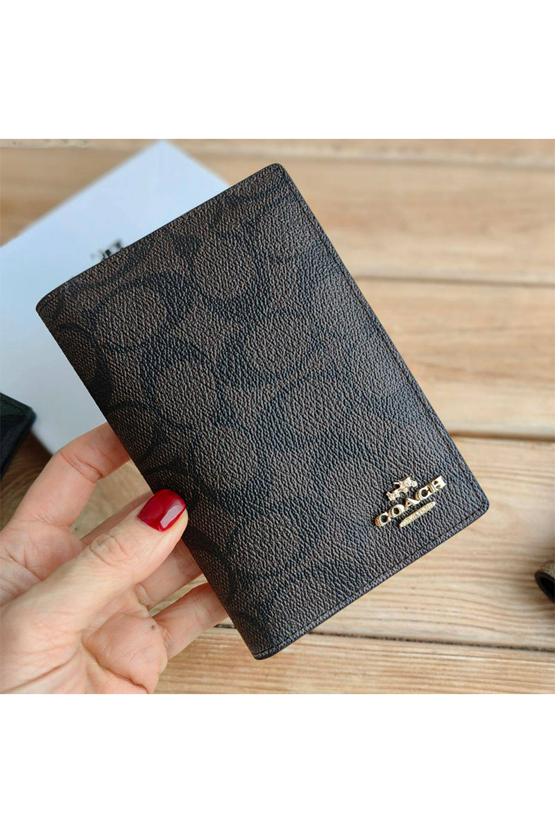 Coach Кожаная обложка на паспорт Coach 14х9,5 см (3 расцветки)