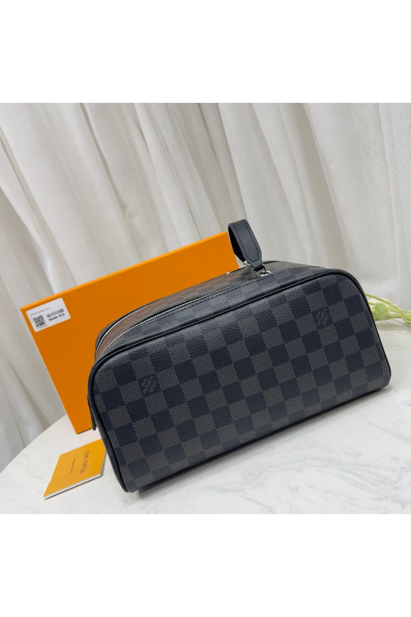 Lоuis Vuittоn Кожаный несессер Dopp Kit Premium 28x15x16.5 см