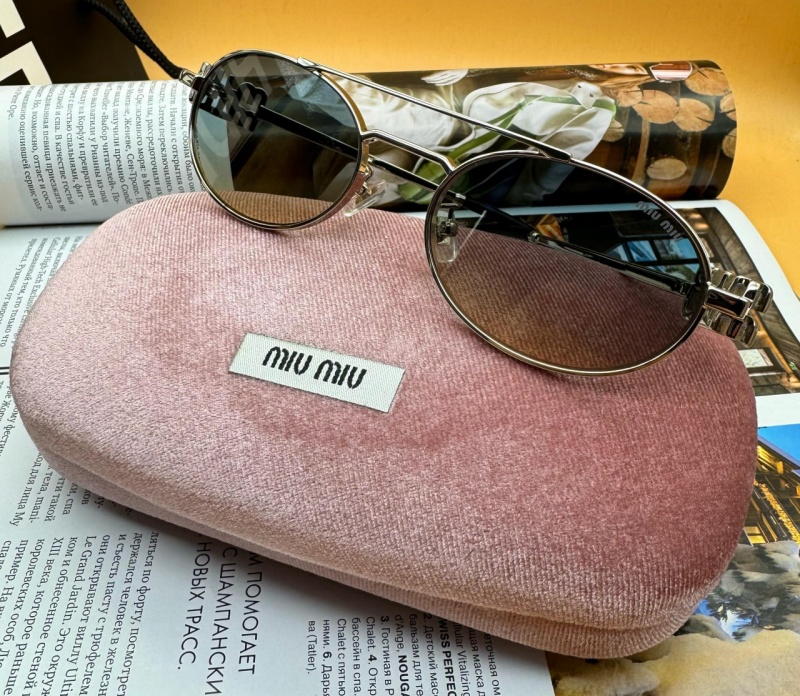 MIU MIU Женские солнцезащитные очки Oval