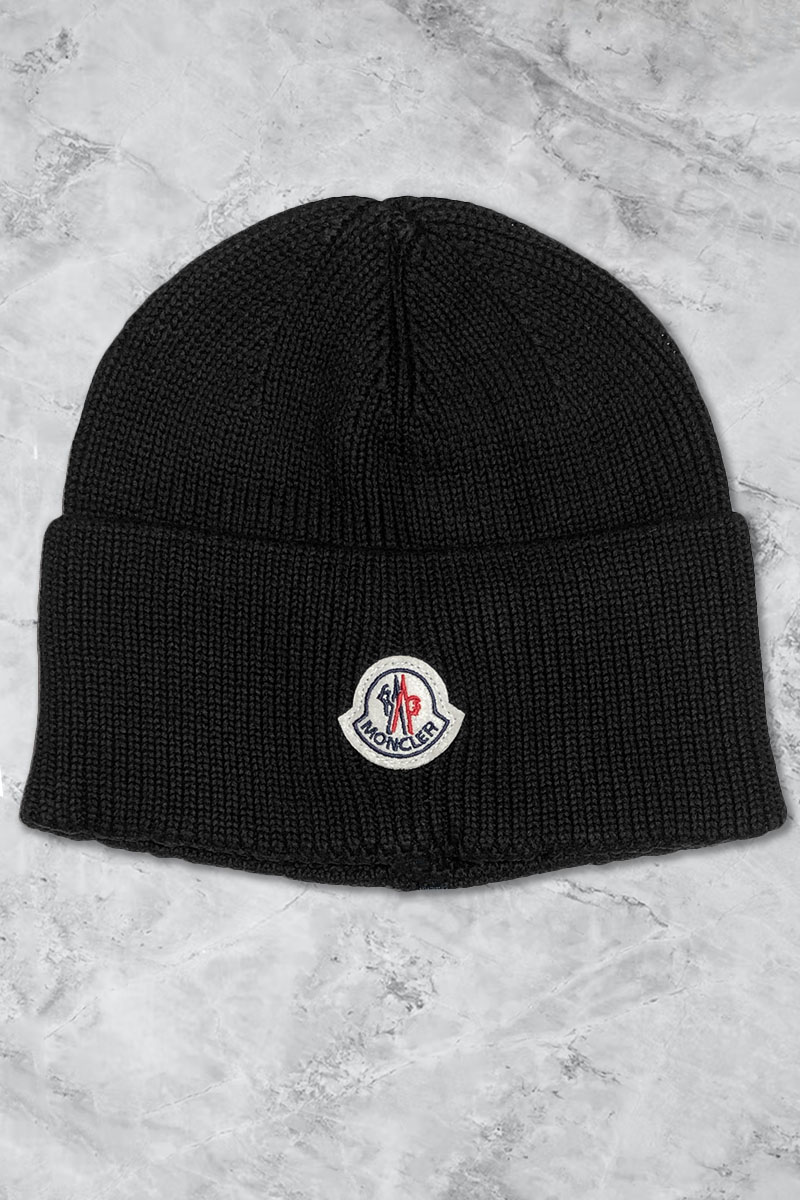 Moncler Мужская шапка чёрного цвета logo-patch