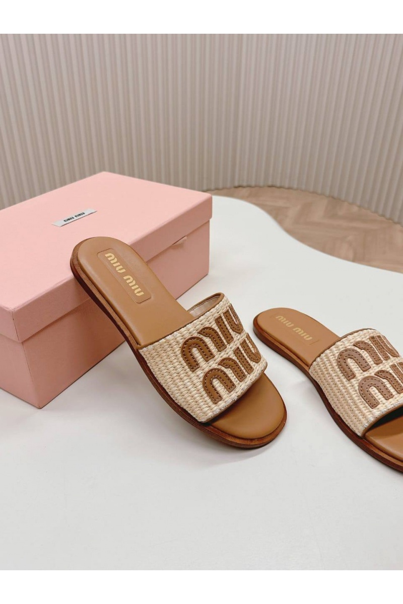 MIU MIU Женские шлёпанцы бежевого цвета