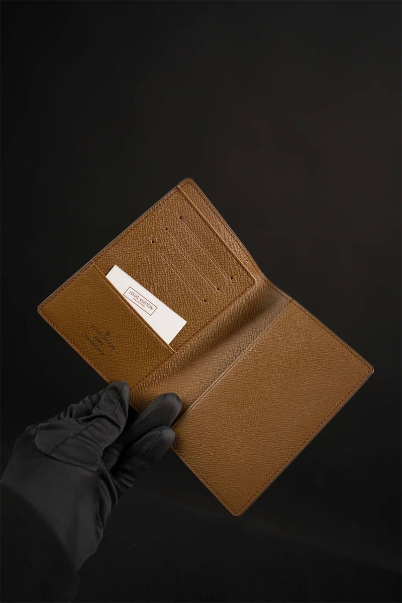 Lоuis Vuittоn Кожаная обложка на паспорт Monogram 10х14 см