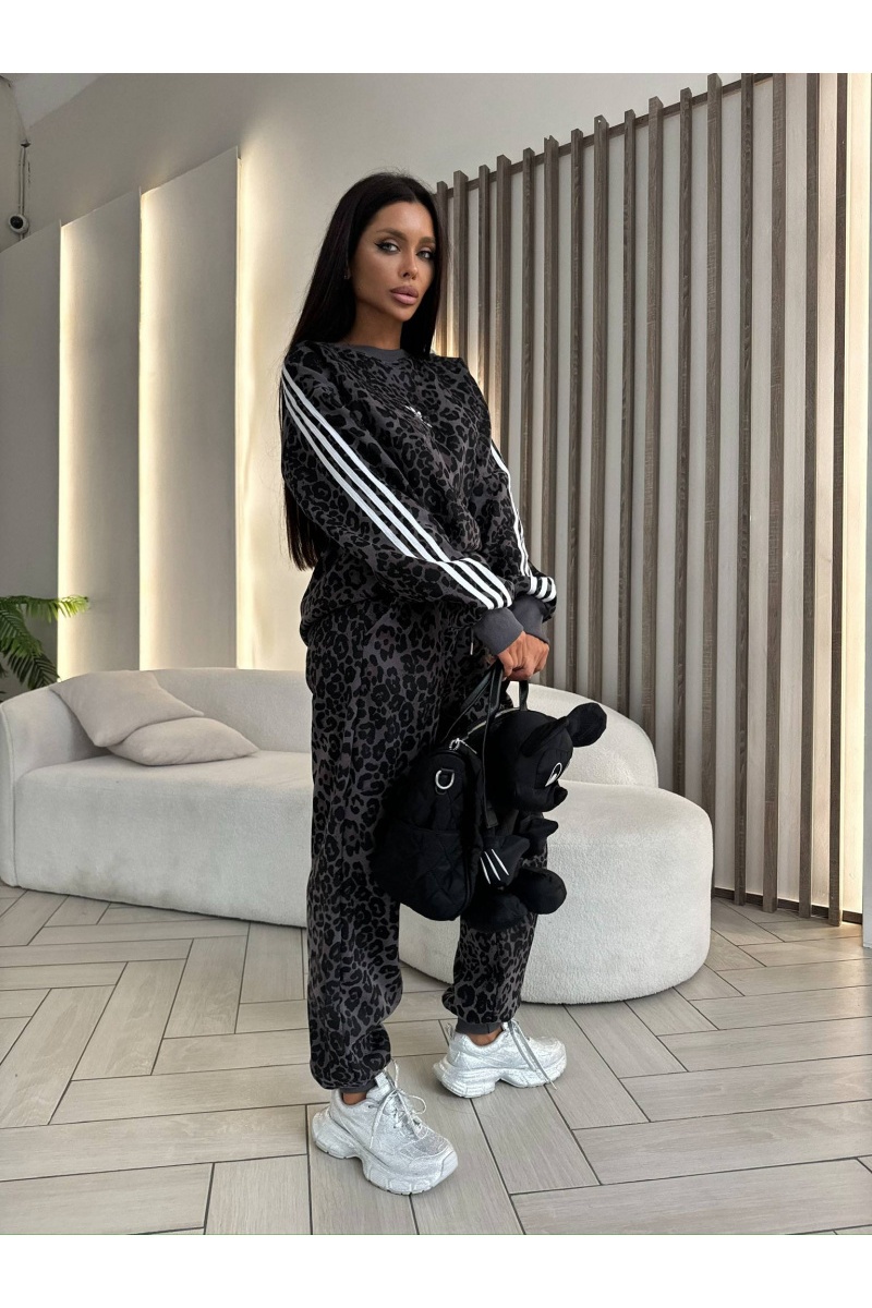 Adidas Женский костюм чёрного цвета