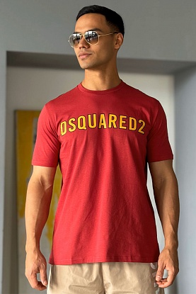 Красная мужская футболка