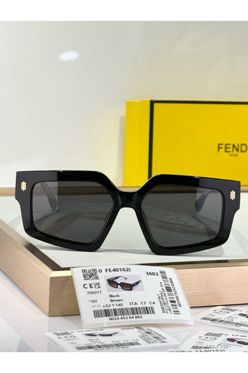 Fendi Солнцезащитные очки 