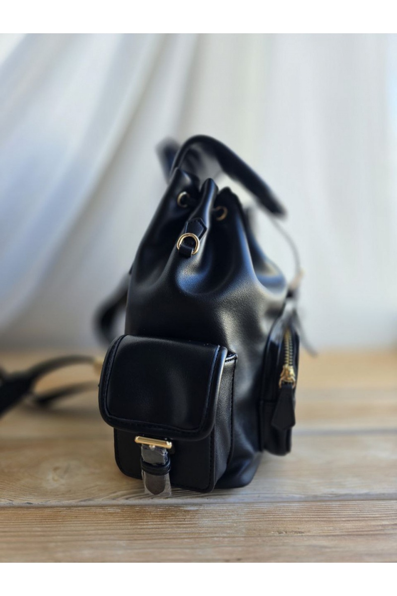 MIU MIU Кожаный рюкзак 30x25 см - Black