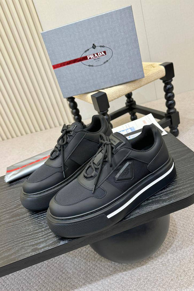 Prada Комбинированные кроссовки logo-plaque - Black