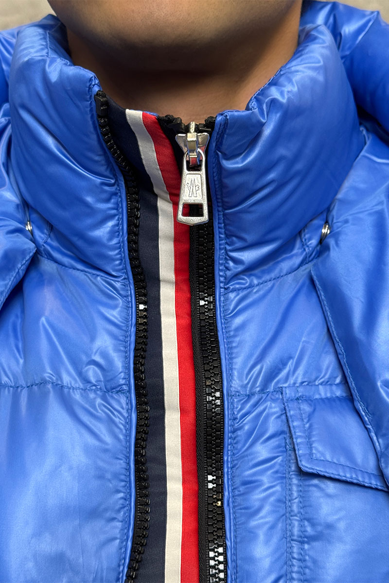 Moncler Пуховик голубого цвета Montbeliard