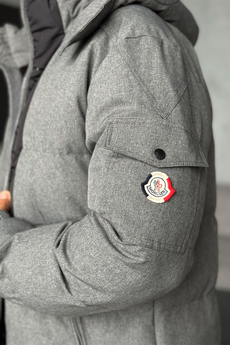 Moncler Утеплённая драповая куртка серого цвета