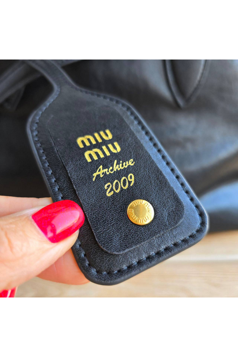 MIU MIU Женская кожаная сумка Aventure nappa 42x29 см - Black