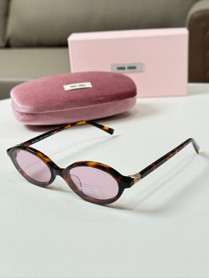 MIU MIU Солнцезащитные очки с леопардовой оправой