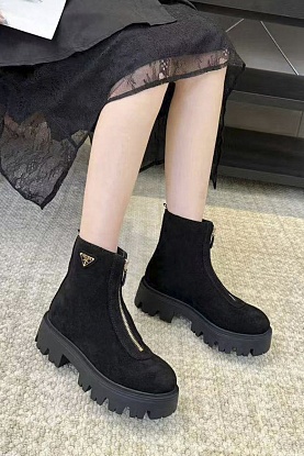 Женские замшевые сапоги 