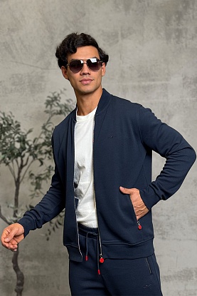 Кофта на молнии синего цвета