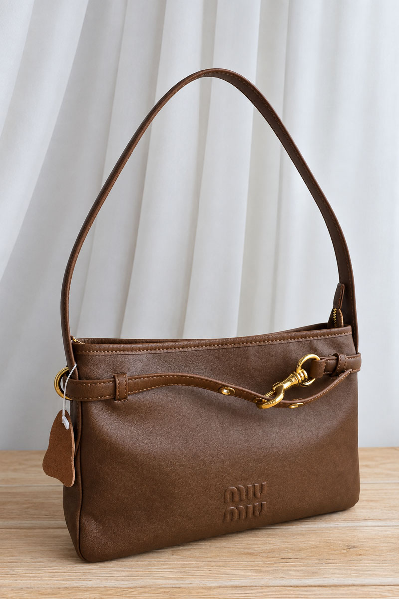 MIU MIU Кожаная сумка 32x18 см