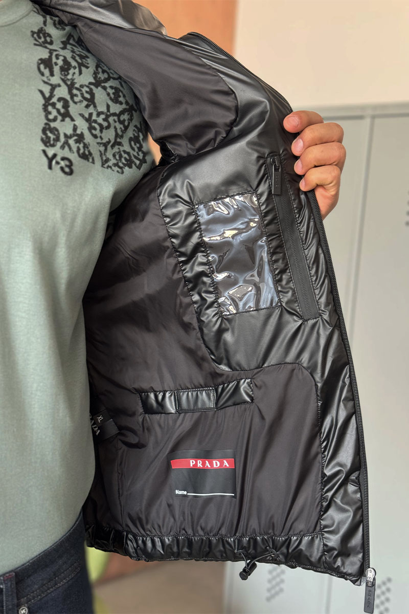 Prada Мужской жилет чёрного цвета