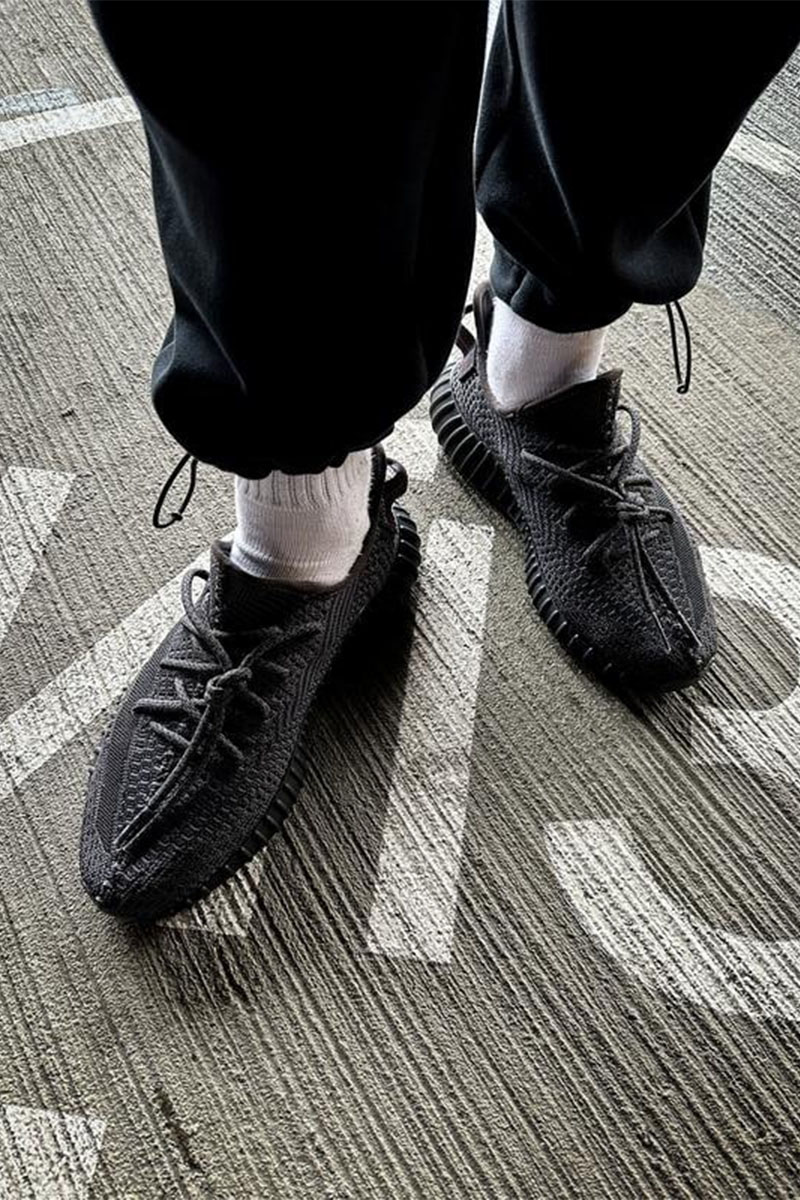 Adidas Кроссовки Yeezy Boost 350 v2 Black "Reflective laces" premium