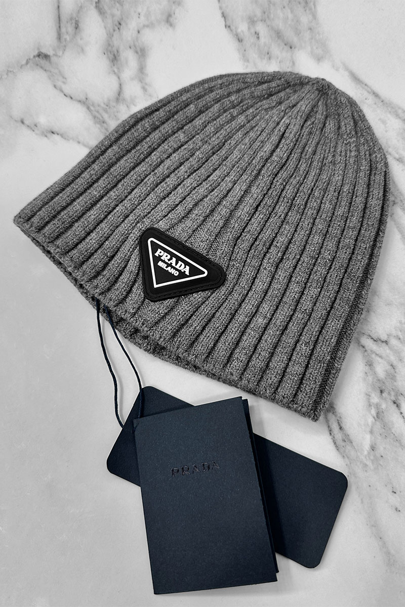 Prada Мужская серая шапка logo-patch
