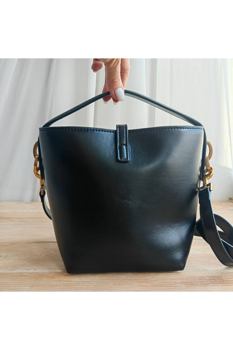 Yves Saint Laurent Кожаная сумка Le 37 bucket bag 20x25 см