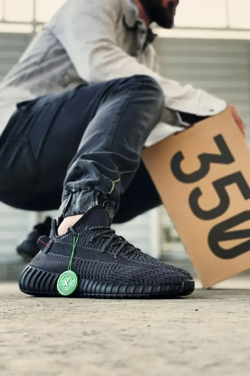 Adidas Кроссовки Yeezy Boost 350 v2 Black "Reflective laces"