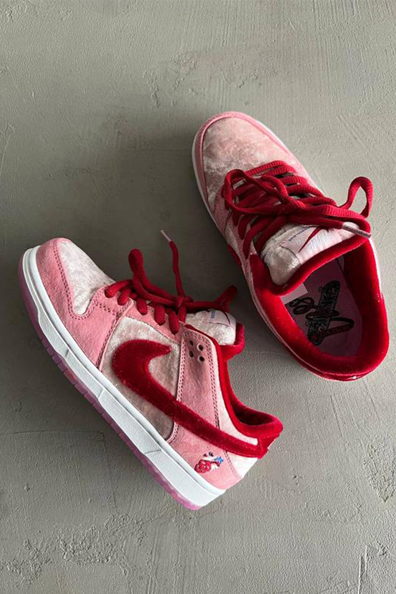 Nike Женские кроссовки SB Dunk Low "Strange Love"