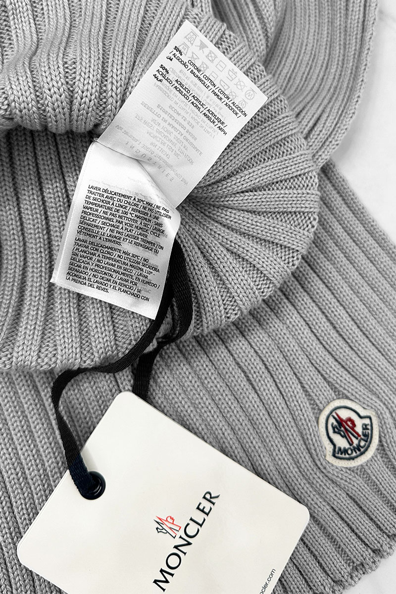 Moncler Комплект из шапки и шарфа серого цвета logo-patch
