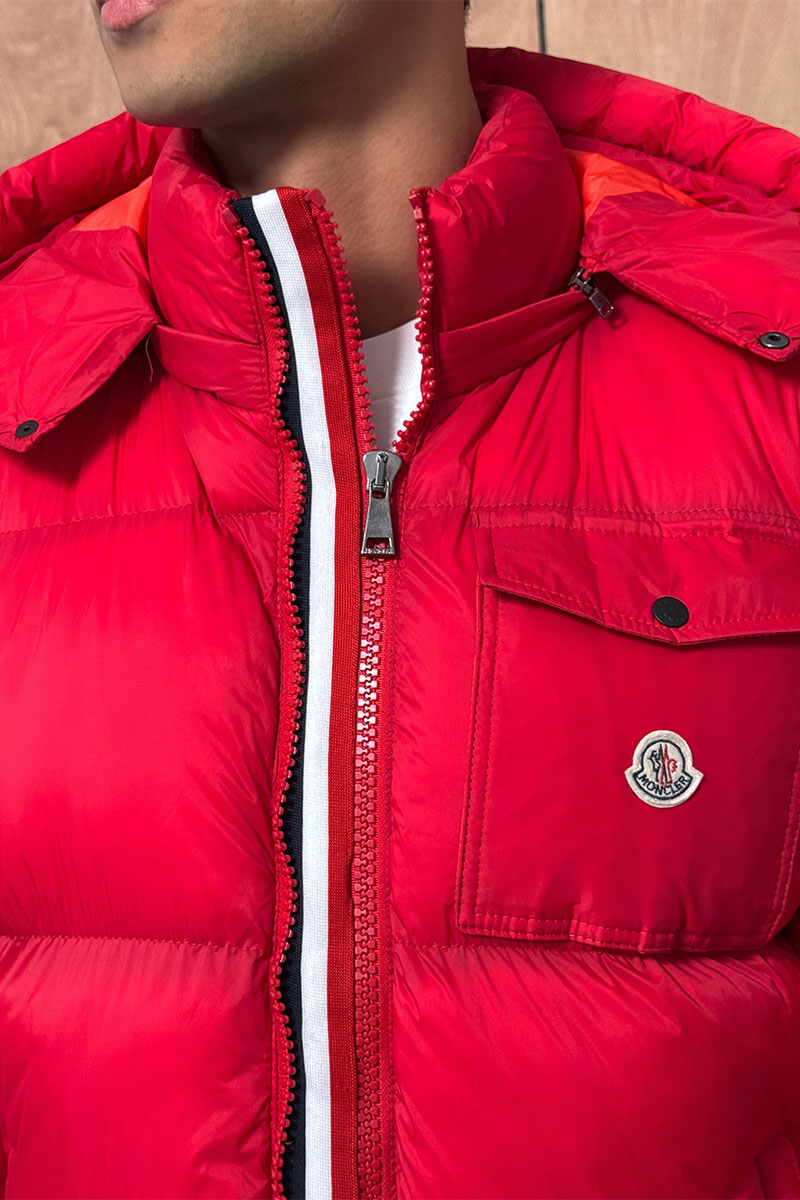 Moncler Мужская куртка красного цвета