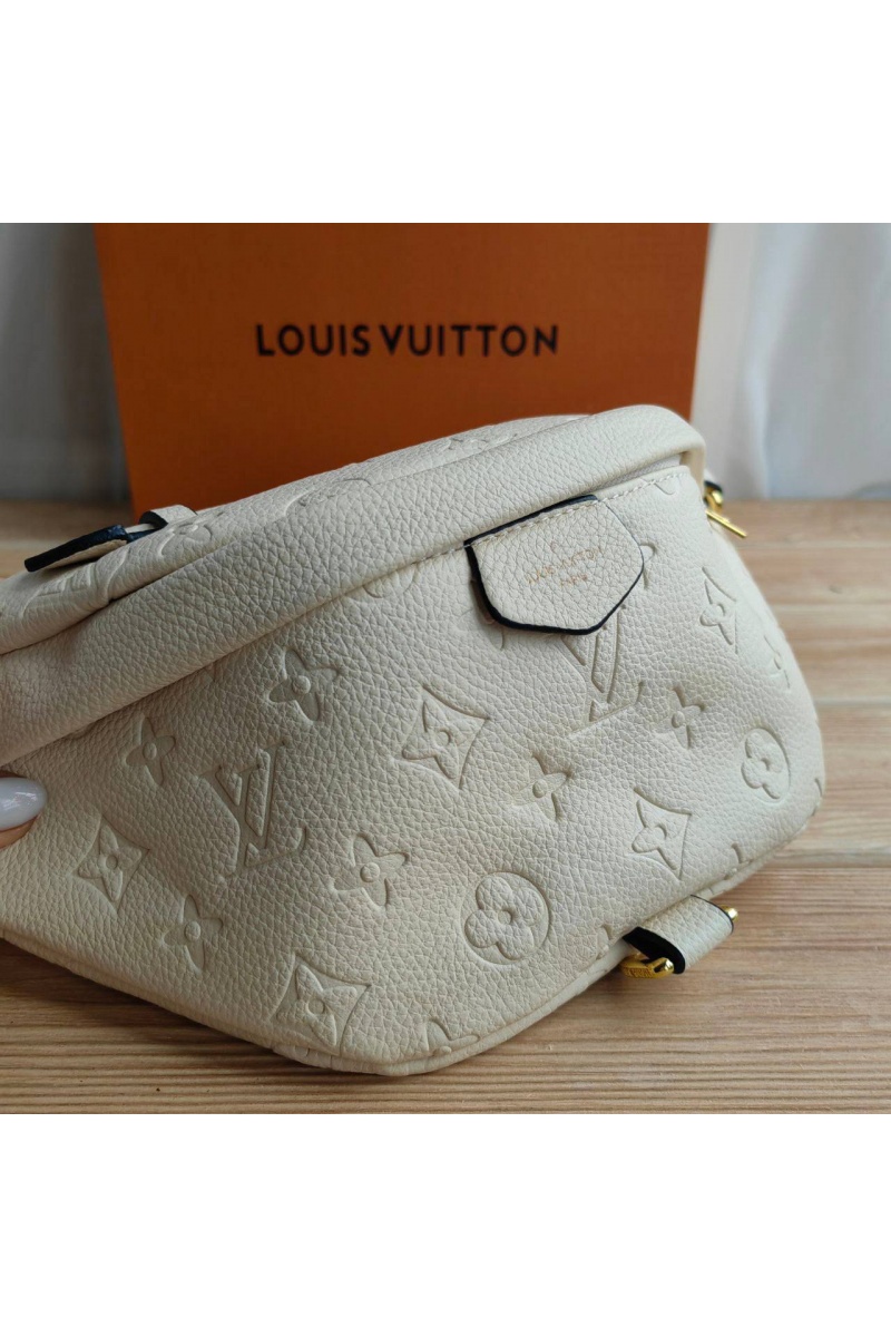Lоuis Vuittоn Кожаная сумка на пояс Monogram Embossed 28x14 см