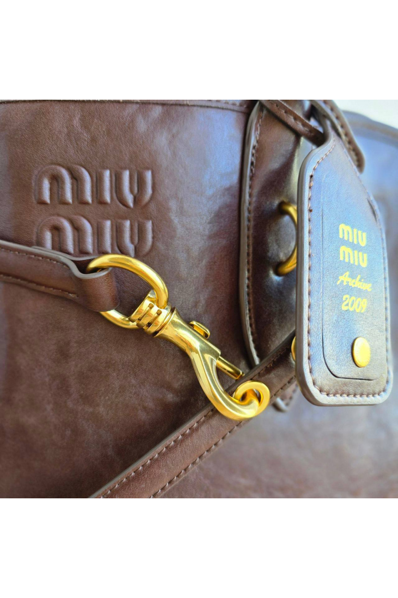 MIU MIU Женская кожаная сумка Aventure nappa 42x29 см - Brown