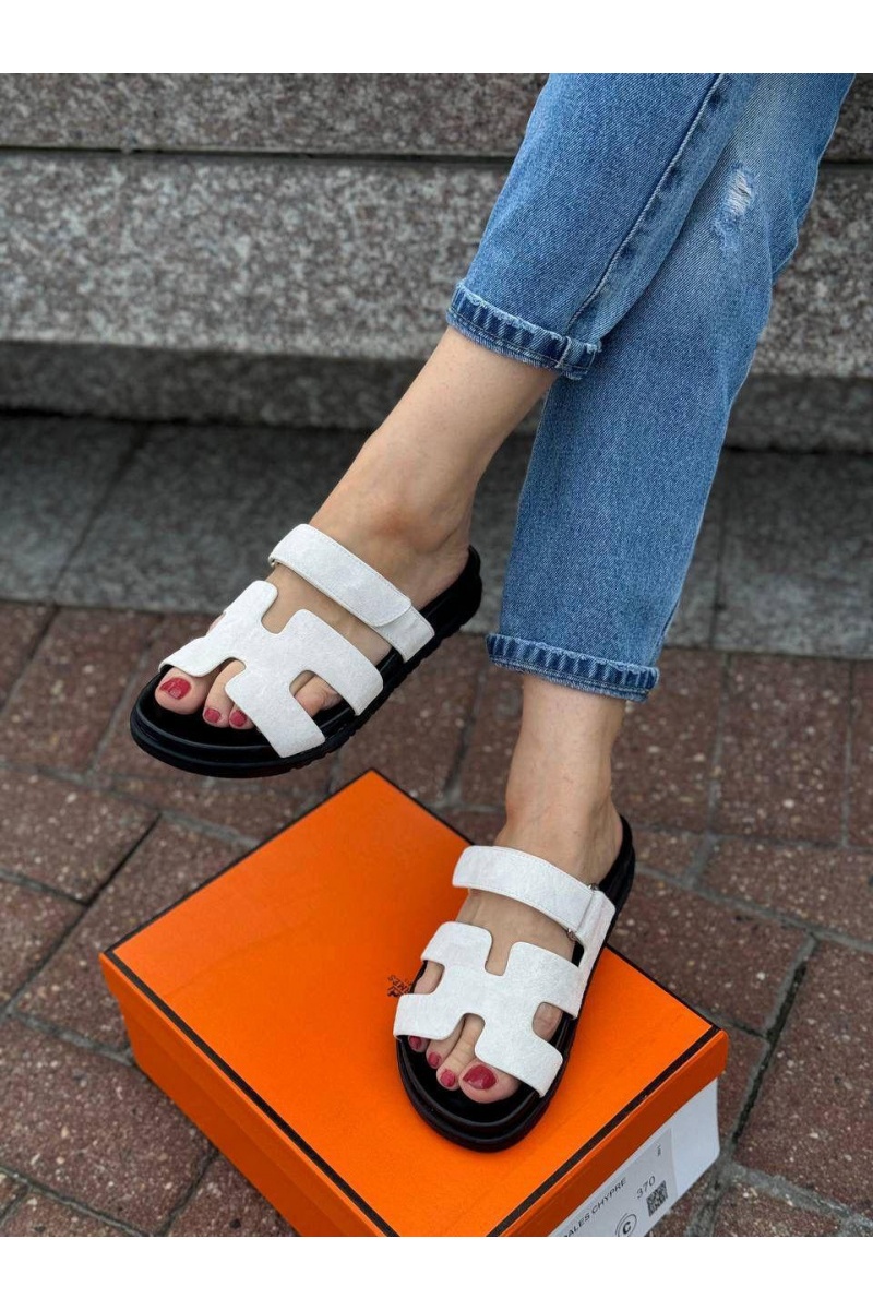 Hermes Женские замшевые сандалии Chypre - White