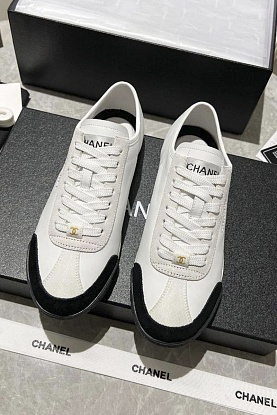 Женские кожаные кроссовки белого цвета