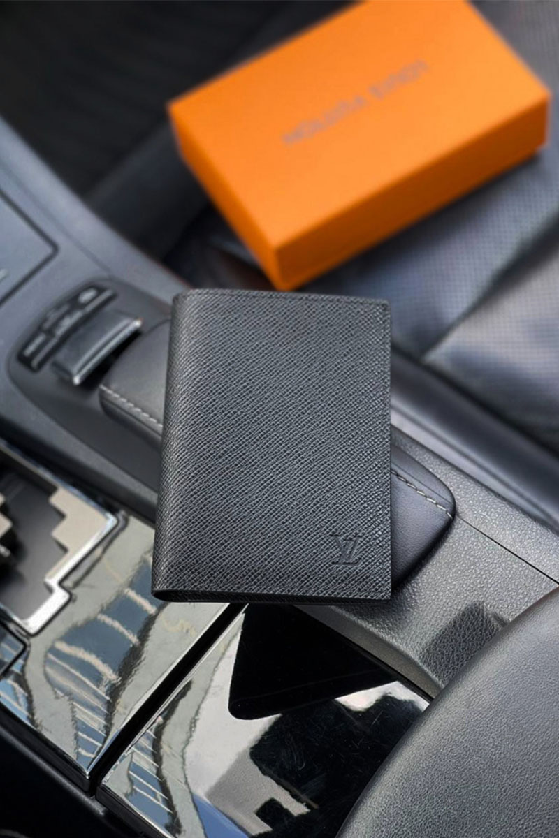 Lоuis Vuittоn Кожаная обложка для паспорта Taiga