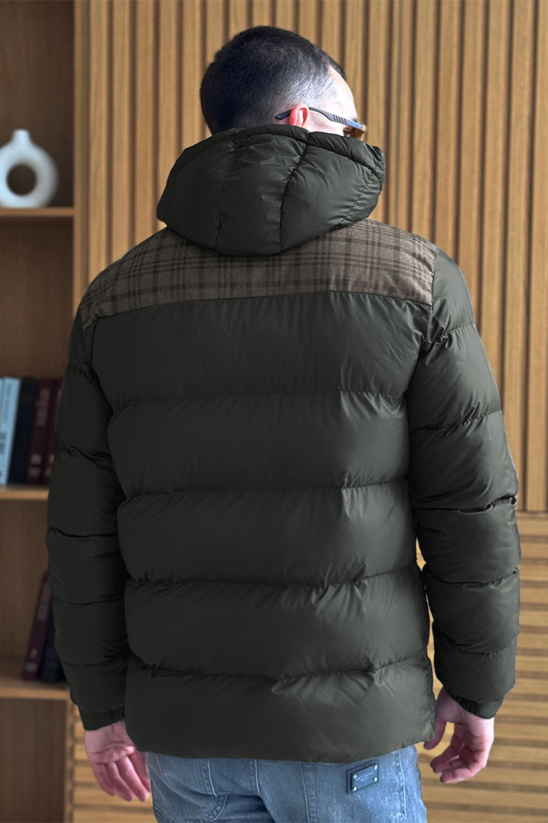 Burberry Куртка зелёного цвета TB logo