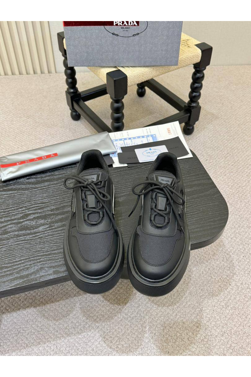 Prada Комбинированные кроссовки logo-plaque - Black