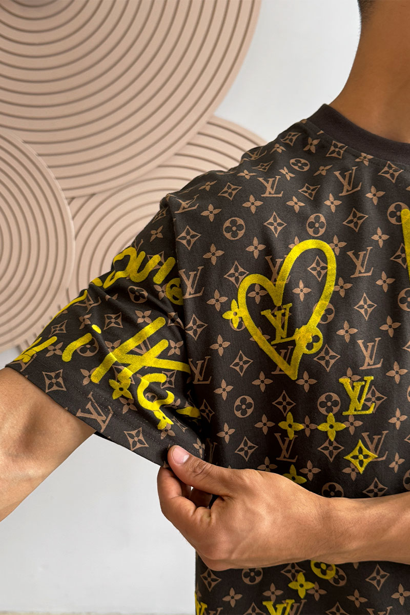 Lоuis Vuittоn Коричневая оверсайз футболка Heart monogram all-over