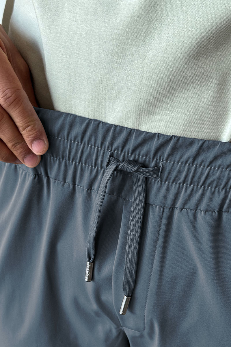 Prada Мужские штаны серого цвета