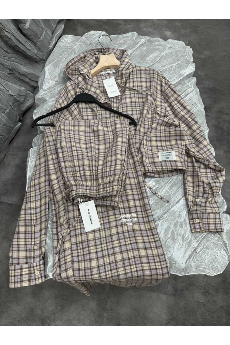 Designer Clothing Женский костюм бежевого цвета Acne