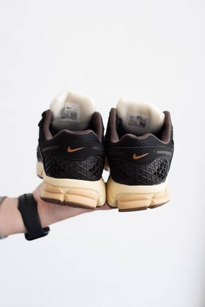 Nike Кроссовки Zoom Vomero 5 