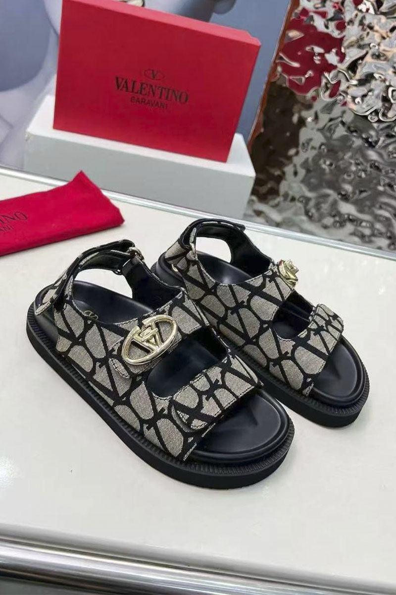 Valentino Женские кожаные сандалии Rockstud